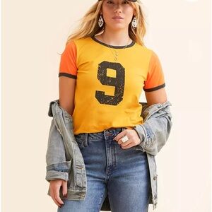 Wrangler x Lainey Wilson Number 9 Ringer T-
Shirt Nugget Gold Western NWT S